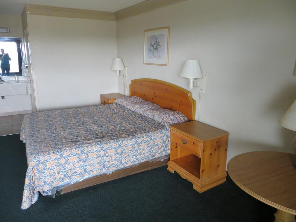 Budgetel Inn & Suites Macon Cameră foto